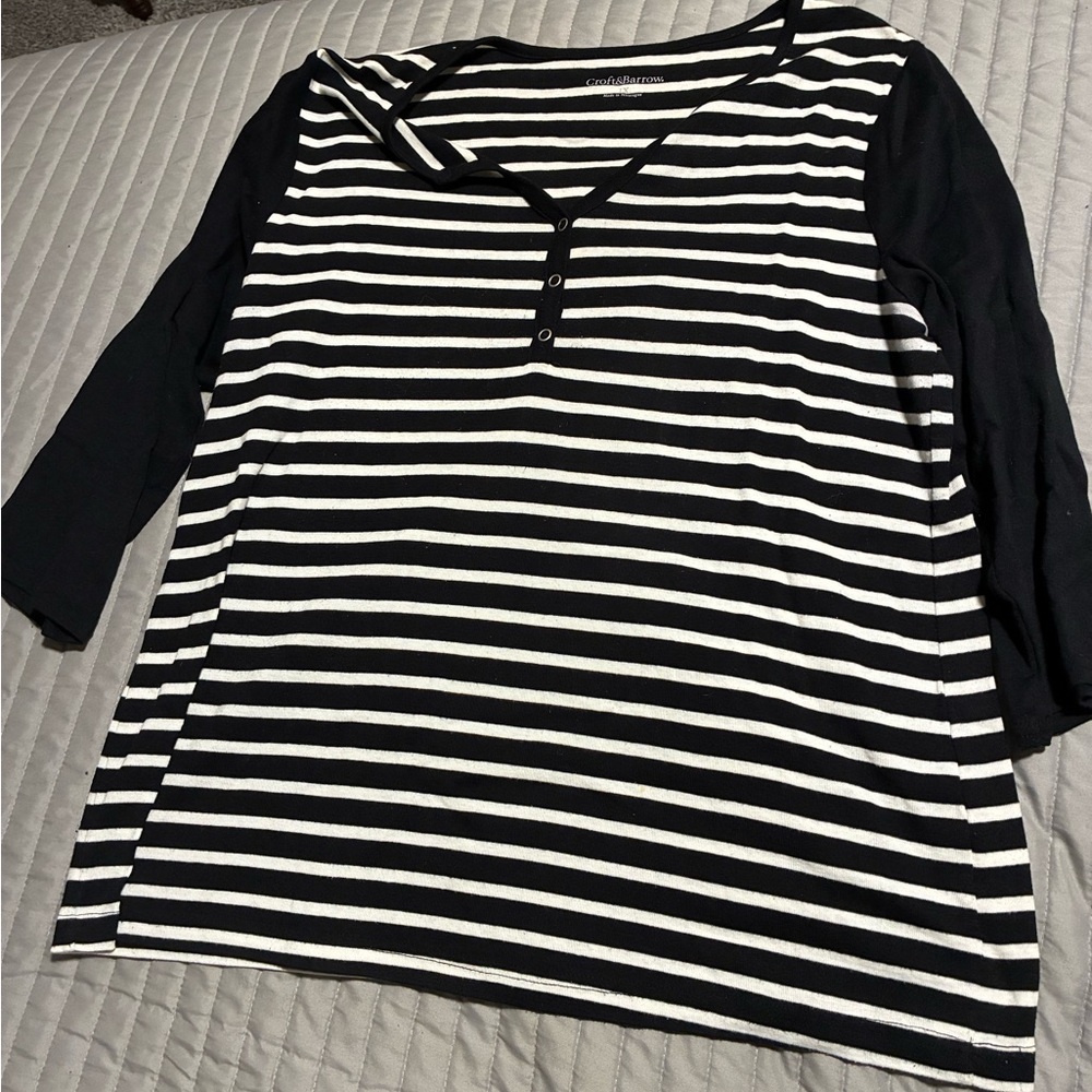 Croft & Barrow Black and White Buttoned Long Sleeve Tee